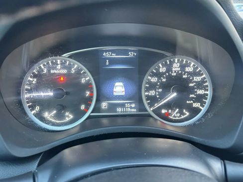Used 2018 Nissan Sentra SR w/ SR Midnight Edition Package FWD image 13