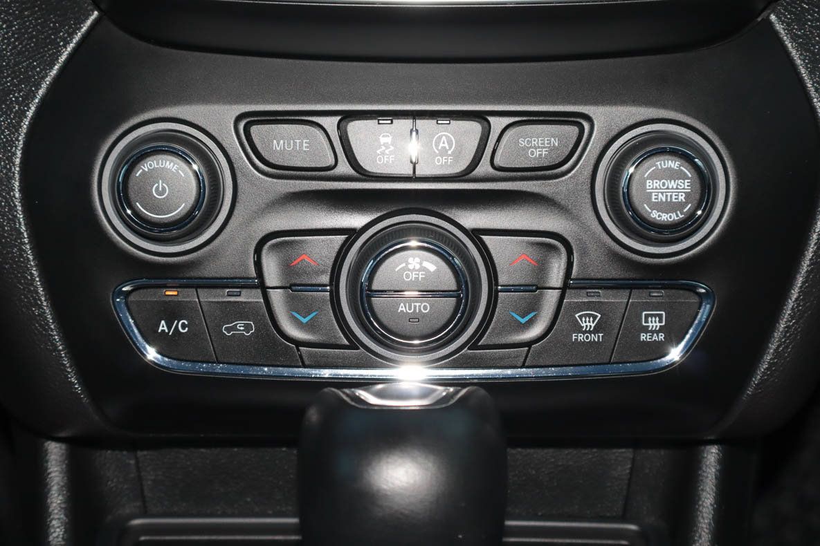 Used 2021 Jeep Cherokee Trailhawk w/ Comfort/Convenience Group AWD/4WD image 21