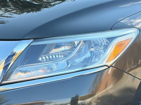 Used 2015 Nissan Pathfinder Platinum w/ Family Entertainment Package image 4