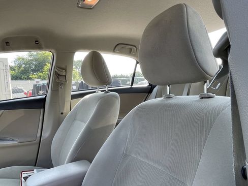 Used 2013 Toyota Corolla LE FWD image 9