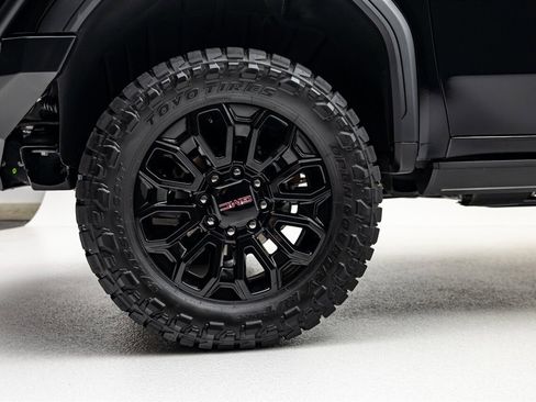 Used 2026 GMC Sierra 2500 AT4X image 9