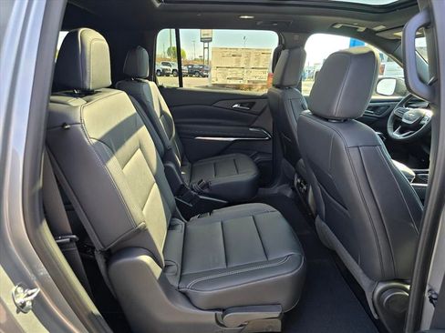 New 2026 Chevrolet Traverse LT image 11