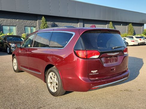 Used 2017 Chrysler Pacifica Touring-L w/ Tire & Wheel Group FWD image 5
