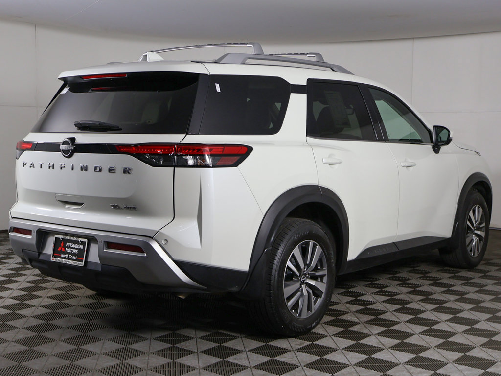Used 2023 Nissan Pathfinder SL AWD/4WD image 12