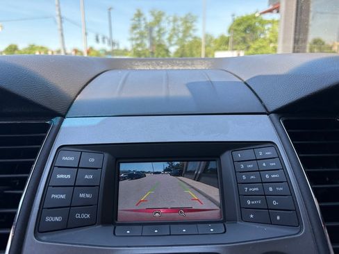 Used 2017 Ford Taurus SEL FWD image 27