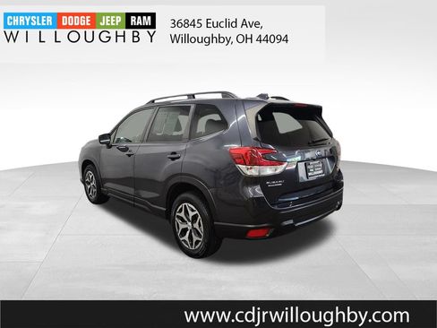 Used 2019 Subaru Forester Premium w/ All-Weather Package AWD/4WD image 6