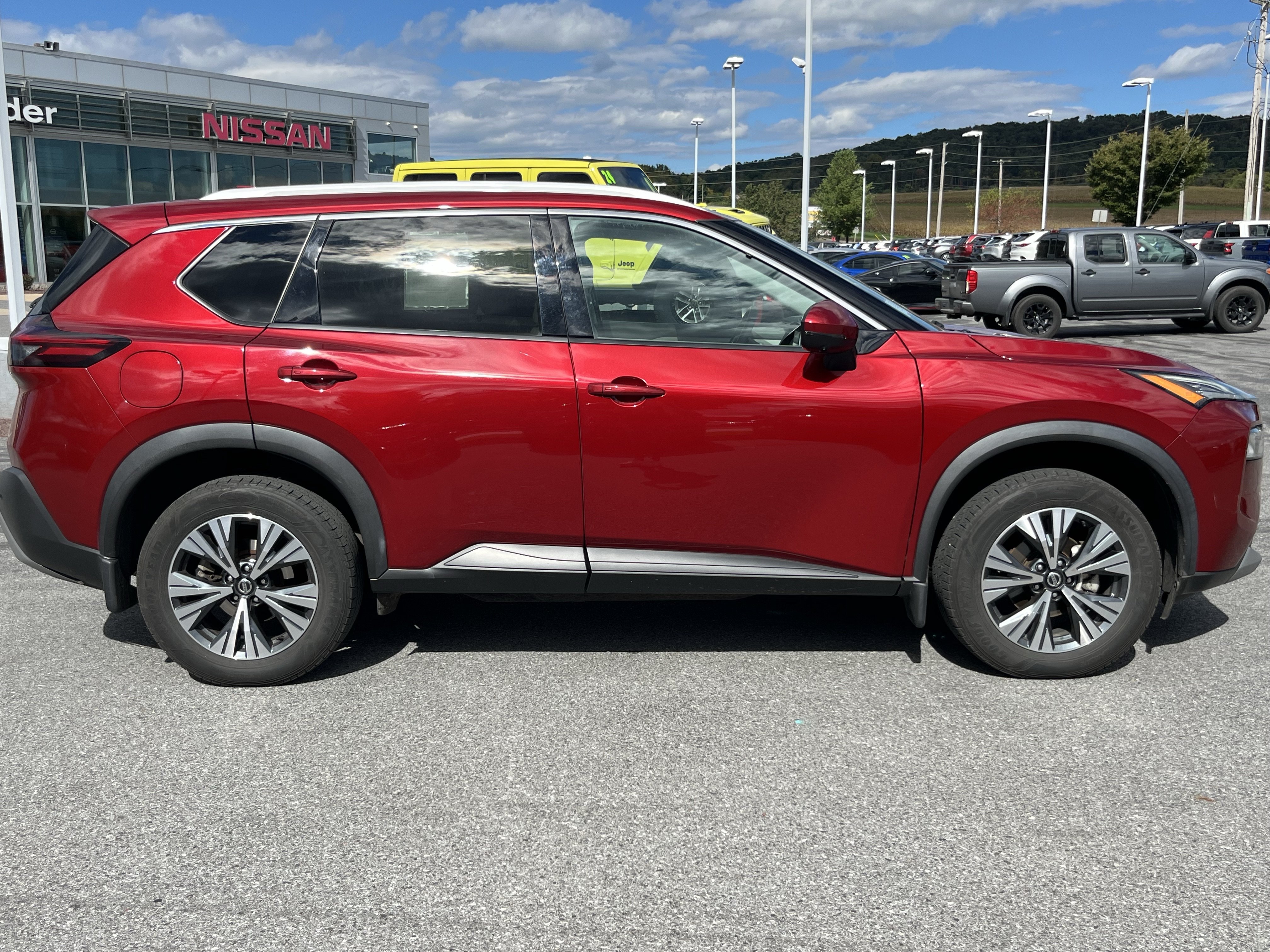 Used 2021 Nissan Rogue SV w/ Premium Package AWD/4WD image 2