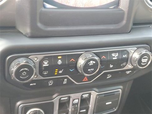 Used 2018 Jeep Wrangler Unlimited Sahara w/ Cold Weather Group image 20