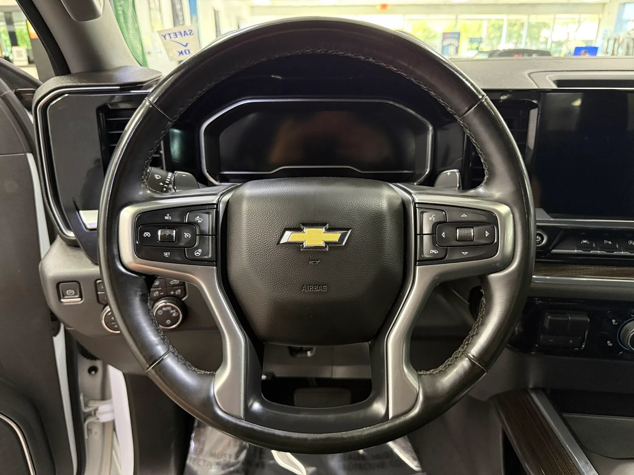 Used 2023 Chevrolet Silverado 1500 LT AWD/4WD image 17