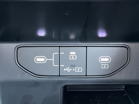 Certified 2025 Kia Sorento LX image 8