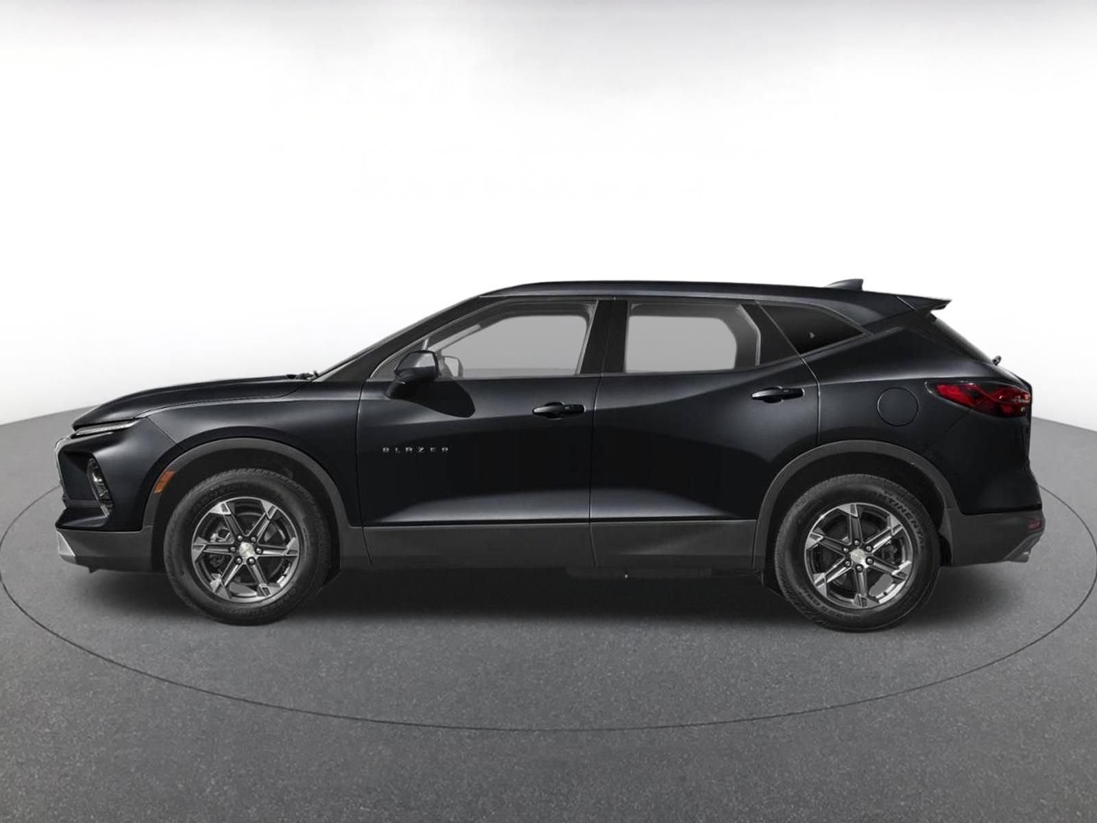 Used 2025 Chevrolet Blazer LT FWD image 3