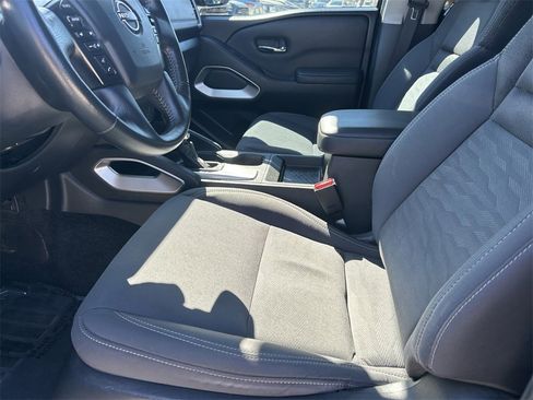 Used 2023 Nissan Frontier SV w/ SV Convenience Package image 11