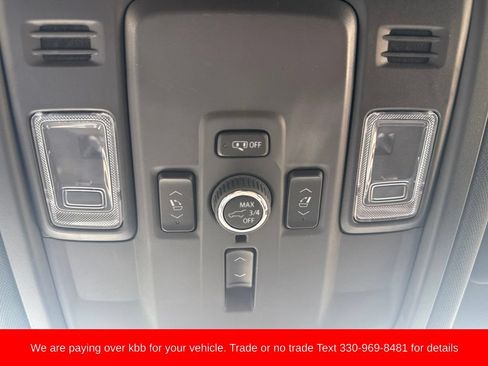 Used 2025 Chevrolet Tahoe Premier AWD/4WD image 23