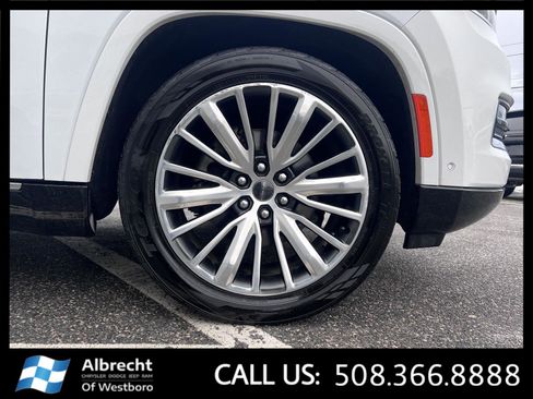 Used 2024 Jeep Grand Wagoneer L Series III AWD/4WD image 38