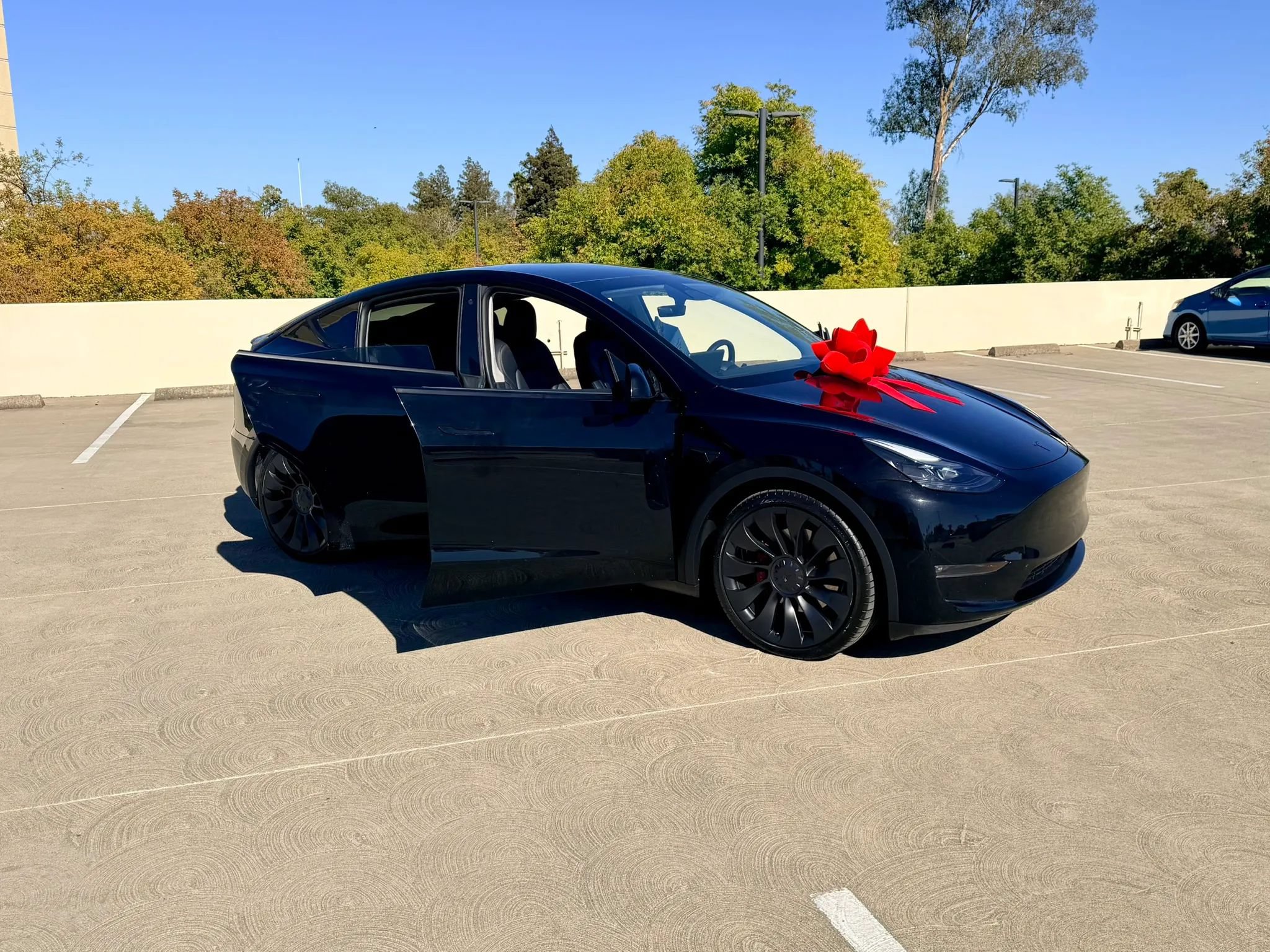 Used 2023 Tesla Model Y Long Range AWD/4WD image 40