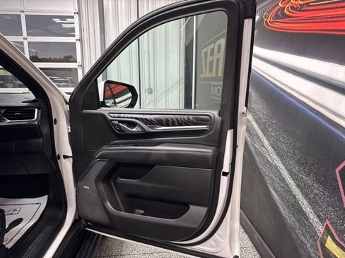 Used 2022 GMC Yukon XL Denali AWD/4WD image 31