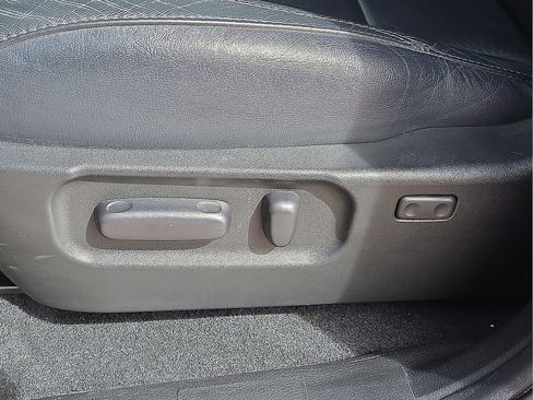 Used 2021 Toyota Tacoma Limited image 24