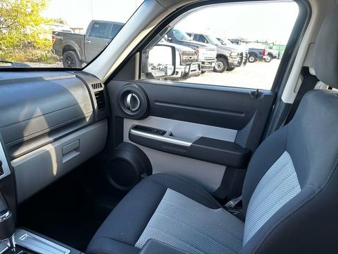 Used 2010 Dodge Nitro SXT image 36