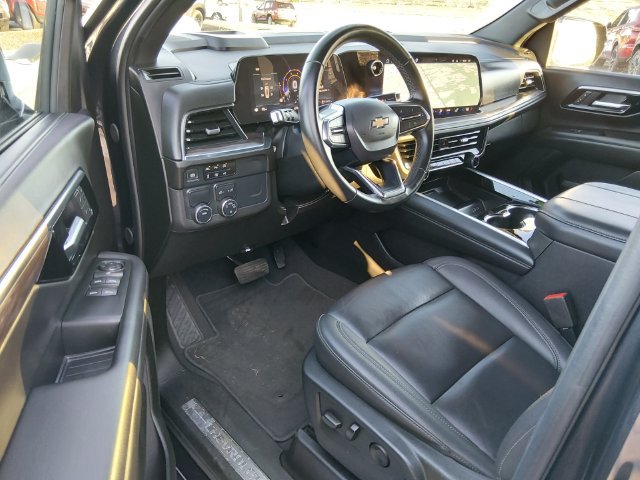 Used 2025 Chevrolet Tahoe LT RWD image 9