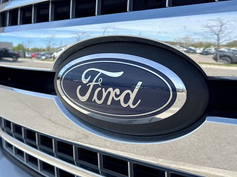 Used 2019 Ford F150 XLT w/ Equipment Group 302A Luxury AWD/4WD image 14