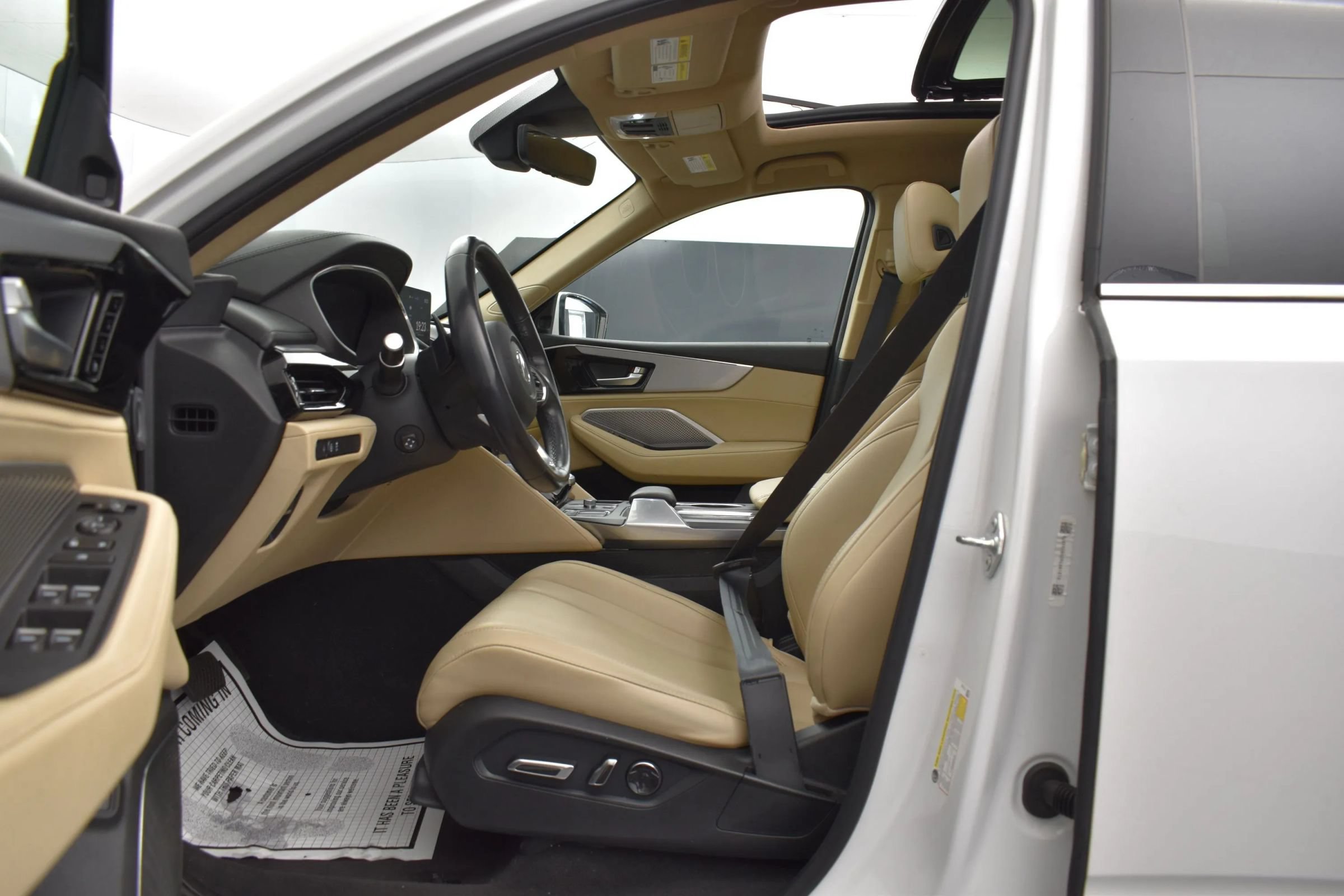 Used 2023 Acura MDX SH-AWD image 14