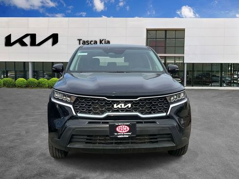 Used 2023 Kia Sorento LX image 3