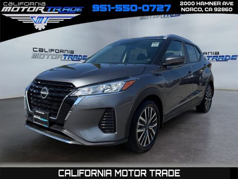 Used 2024 Nissan Kicks SV image 1