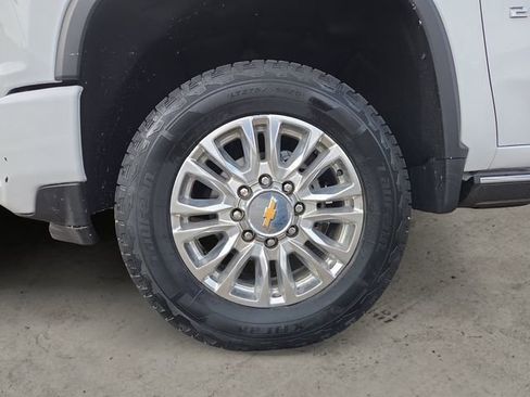 Used 2022 Chevrolet Silverado 2500 High Country w/ Technology Package image 14