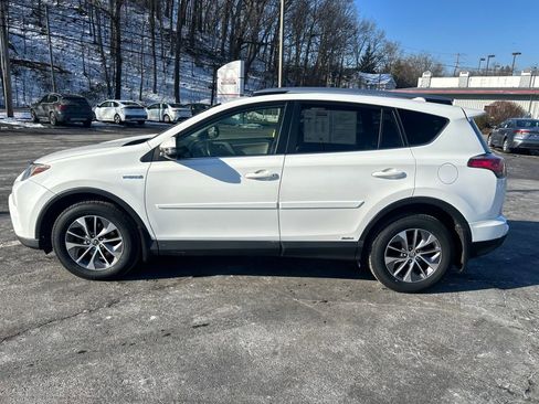 Used 2018 Toyota RAV4 XLE image 2