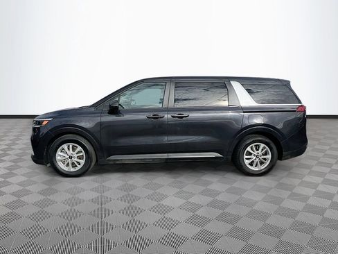 Used 2024 Kia Carnival LX FWD image 4