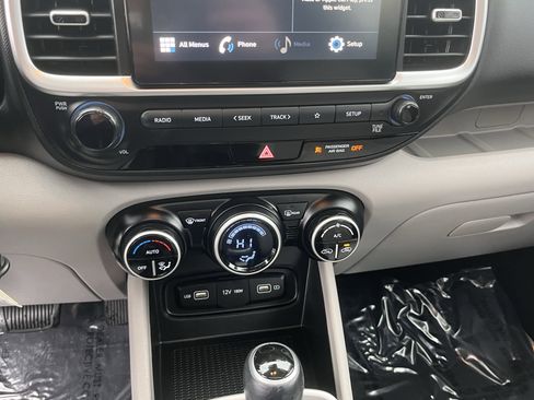 Certified 2022 Hyundai Venue SEL image 22