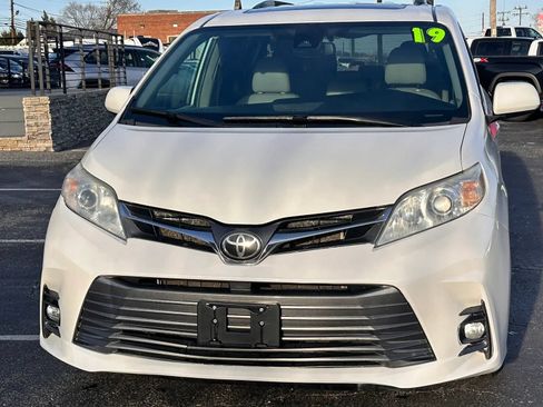 Used 2019 Toyota Sienna XLE w/ Protection Package FWD image 2