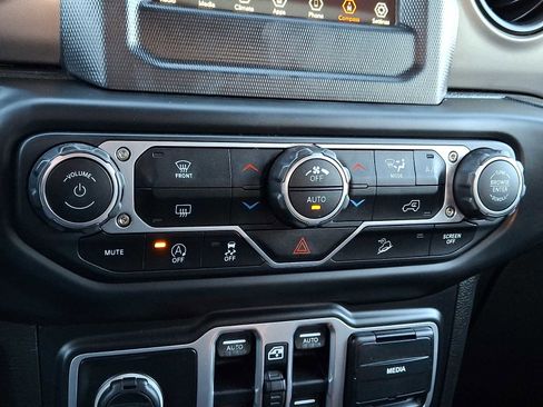 Used 2018 Jeep Wrangler Unlimited Sport S image 14