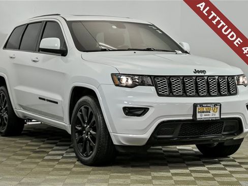 Used 2020 Jeep Grand Cherokee Altitude image 1