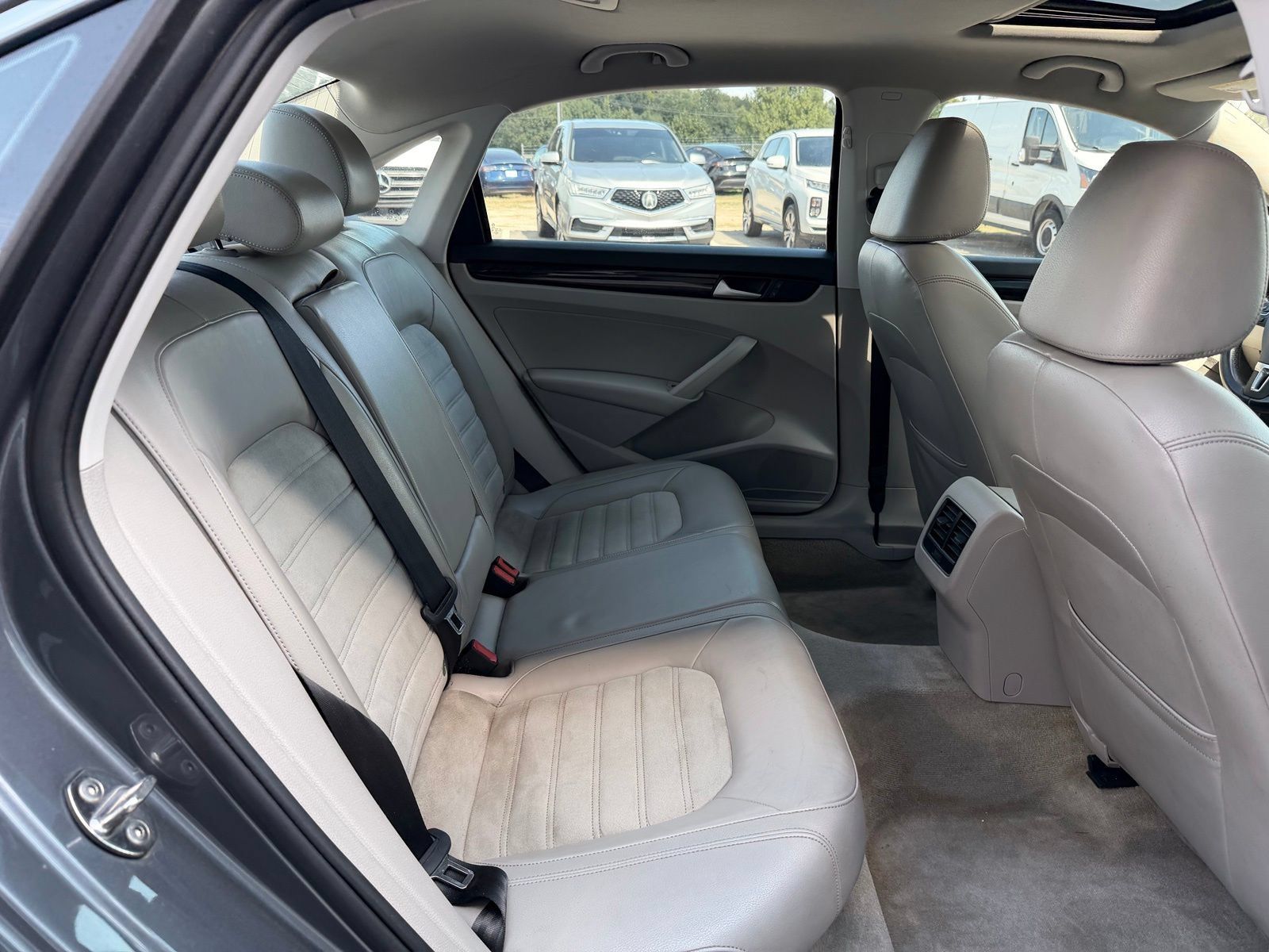 Used 2015 Volkswagen Passat TDI SEL Premium FWD image 20
