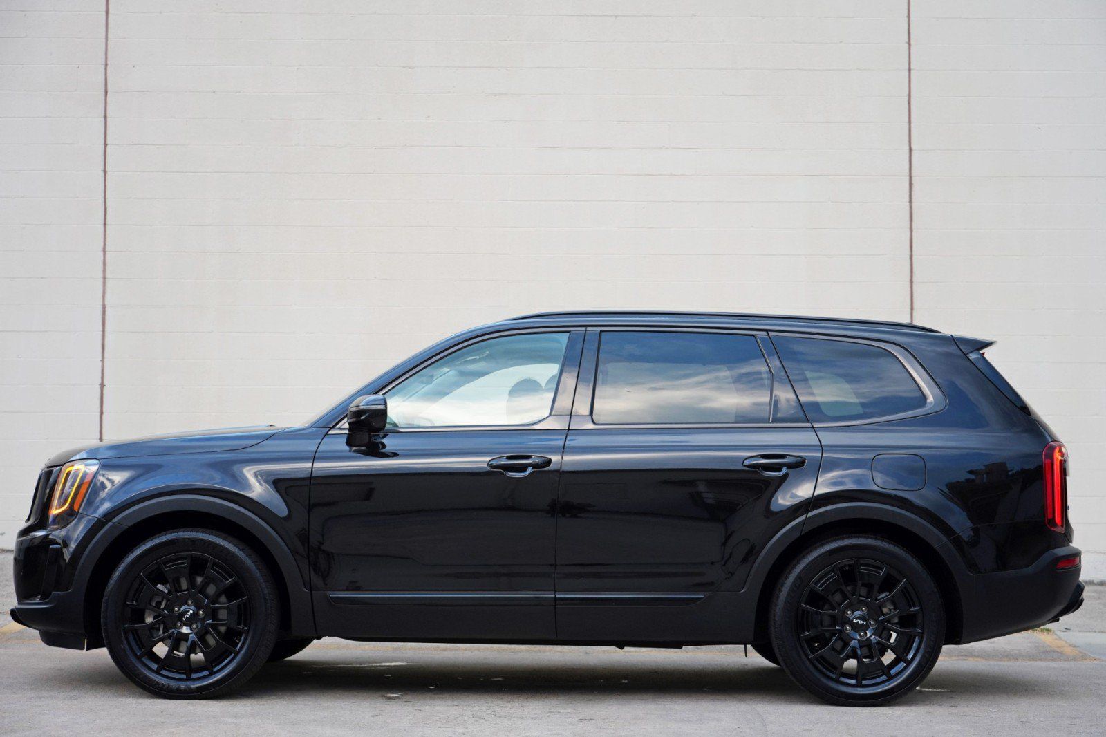 Used 2022 Kia Telluride SX w/ SX Prestige Package AWD/4WD image 9