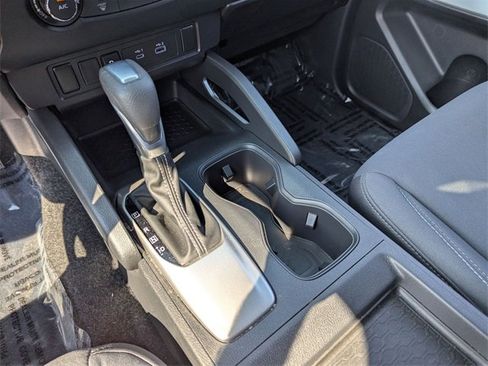 Used 2022 Nissan Frontier SV w/ Technology Package image 17