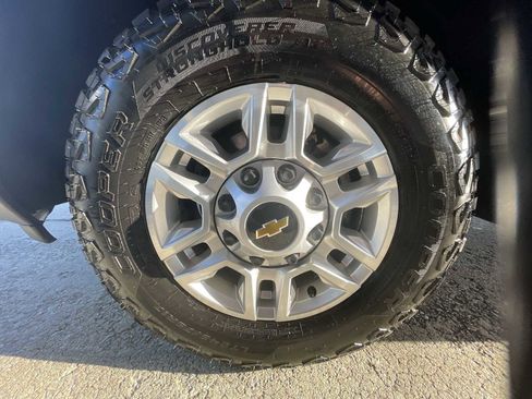 Used 2025 Chevrolet Silverado 2500 LT w/ Convenience Package image 29