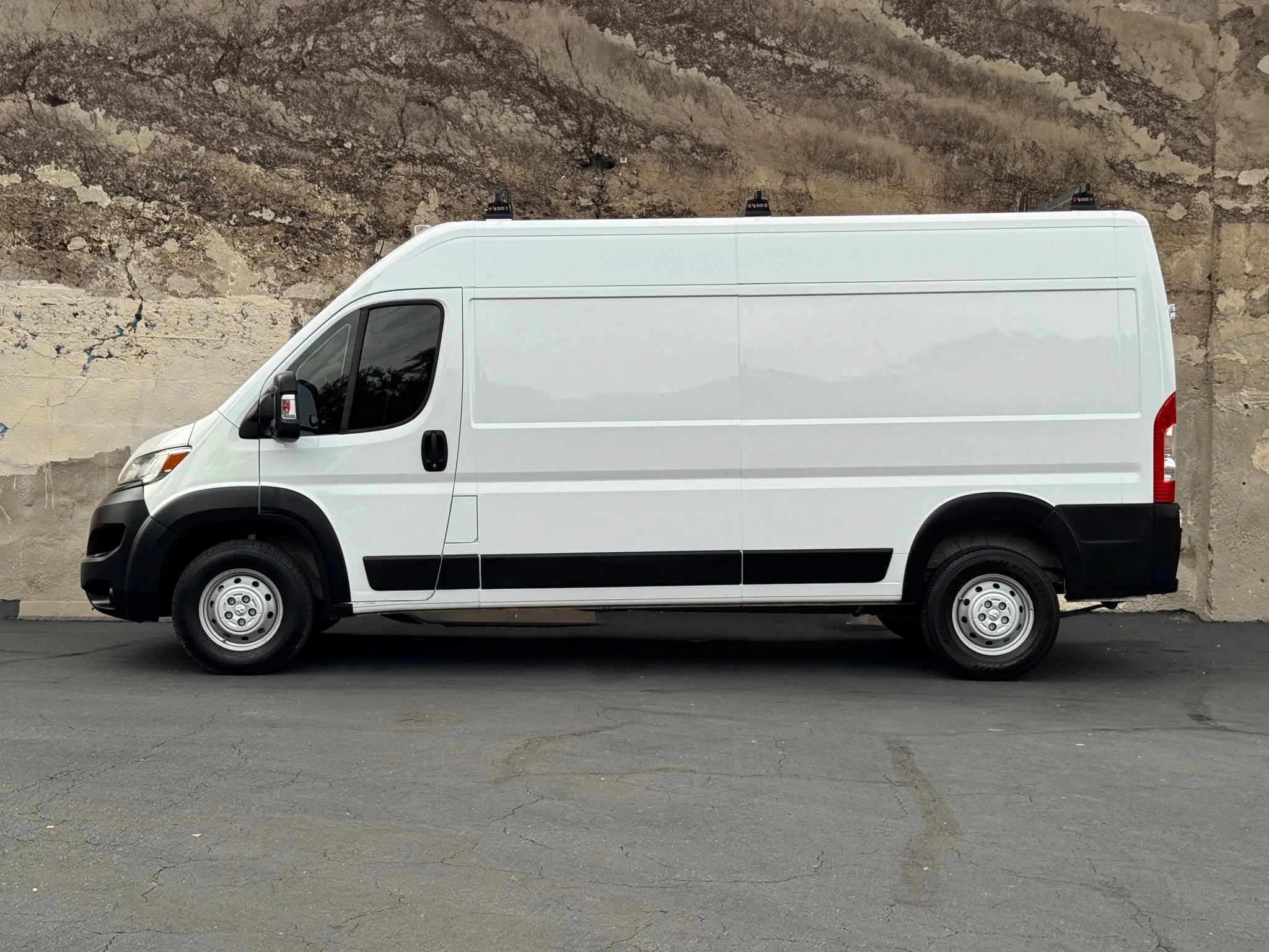 Used 2023 RAM ProMaster 2500 FWD image 14