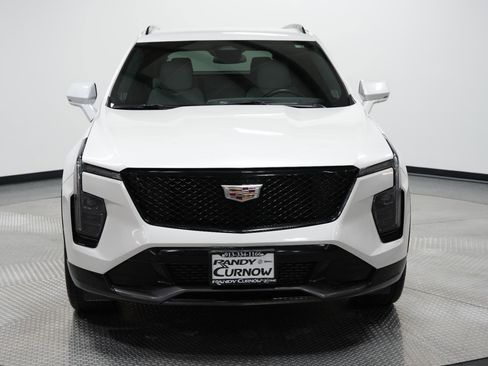 Used 2024 Cadillac XT4 Sport image 2