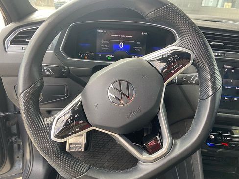 Used 2022 Volkswagen Tiguan SE R-Line image 16