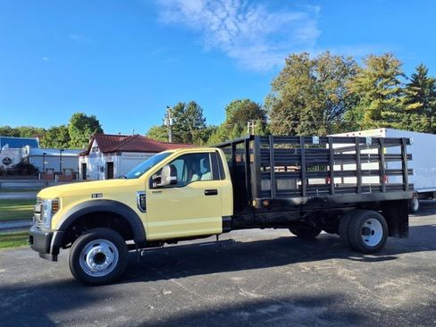 Used 2019 Ford F550 2WD Regular Cab Super Duty image 2