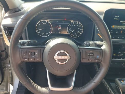 Used 2023 Nissan Rogue SL w/ SL Premium Package image 17