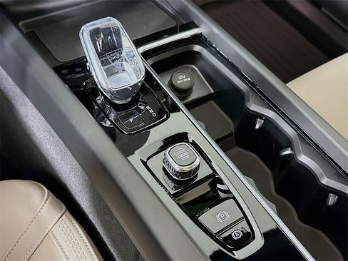 Used 2026 Volvo XC60 B5 Plus w/ Protection Package Premier image 22