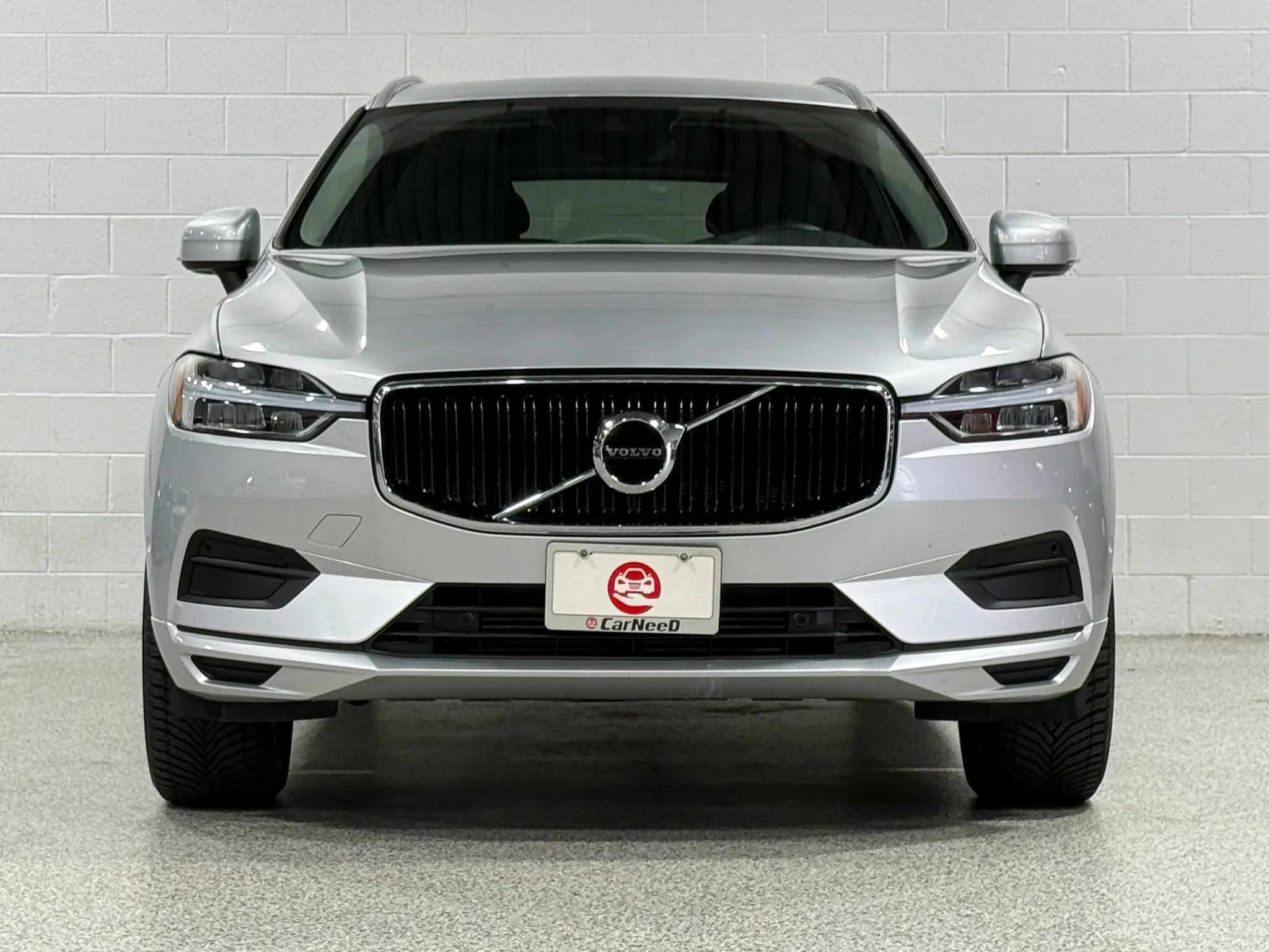 Used 2019 Volvo XC60 T5 Momentum w/ Multimedia Package AWD/4WD image 3