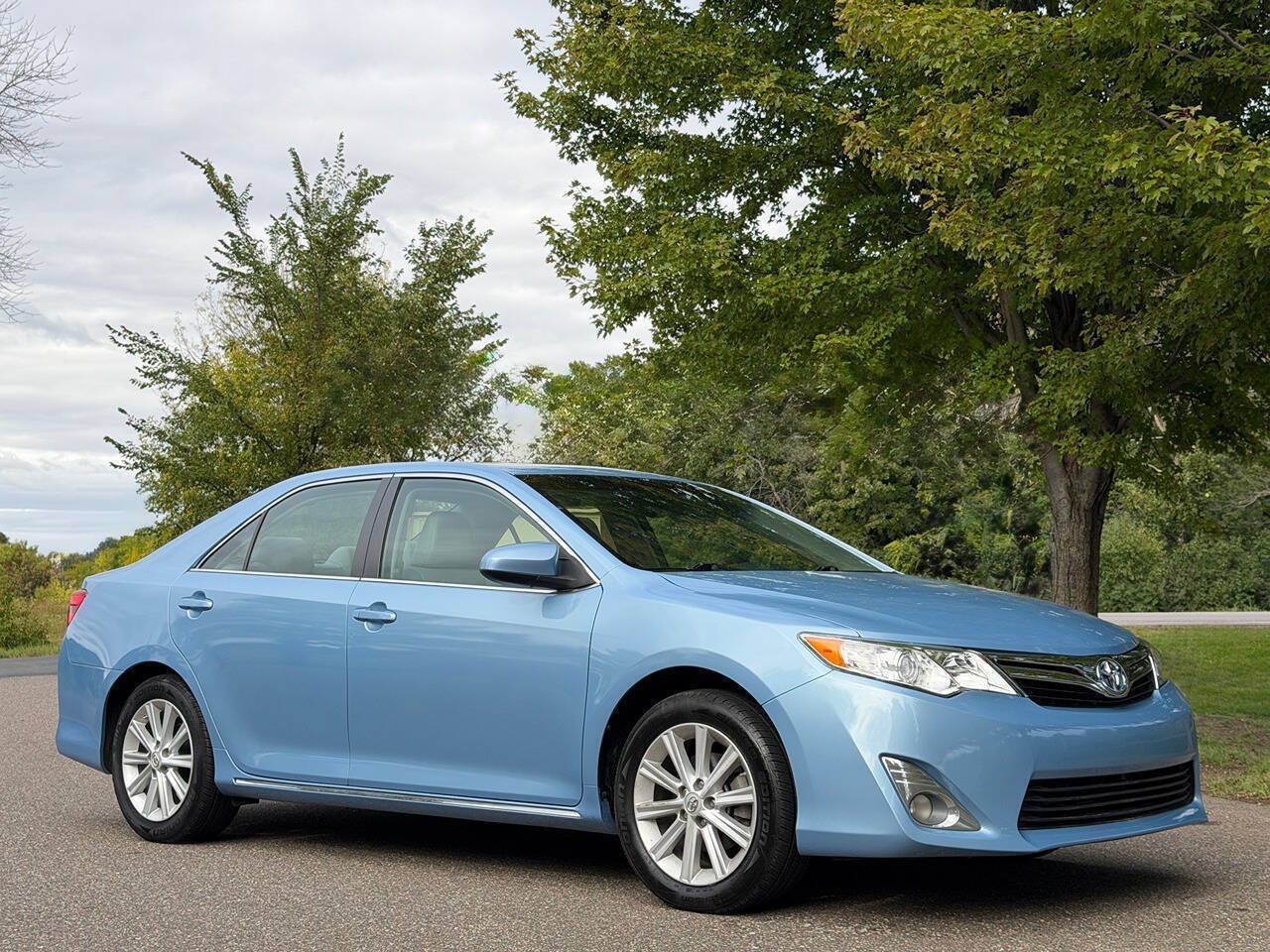Used 2012 Toyota Camry XLE w/ Leather Pkg FWD image 1