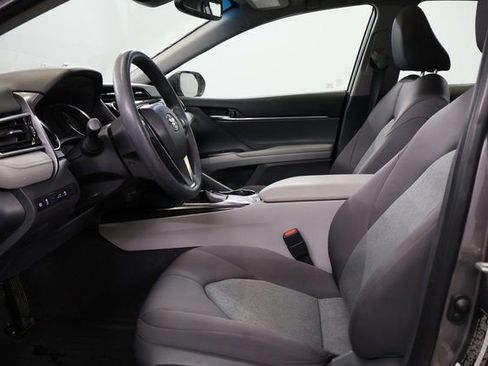 Used 2018 Toyota Camry LE image 14