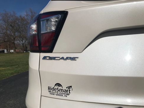 Used 2018 Ford Escape SEL w/ Ford Safe & Smart Package image 39