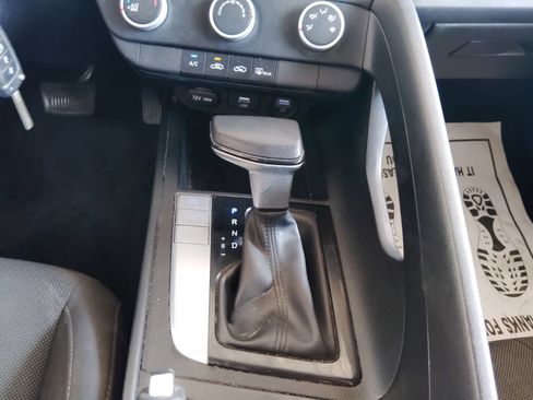 Used 2021 Hyundai Elantra SE FWD image 25