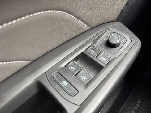 Used 2022 Volkswagen Atlas Cross Sport SE image 5